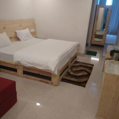 Hotel Charanpaduka Бадринат Екстериор снимка
