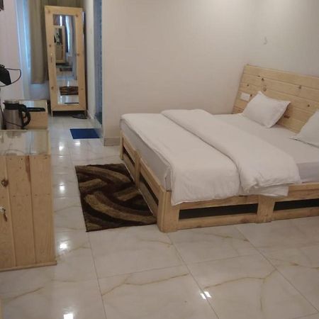 Hotel Charanpaduka Бадринат Екстериор снимка