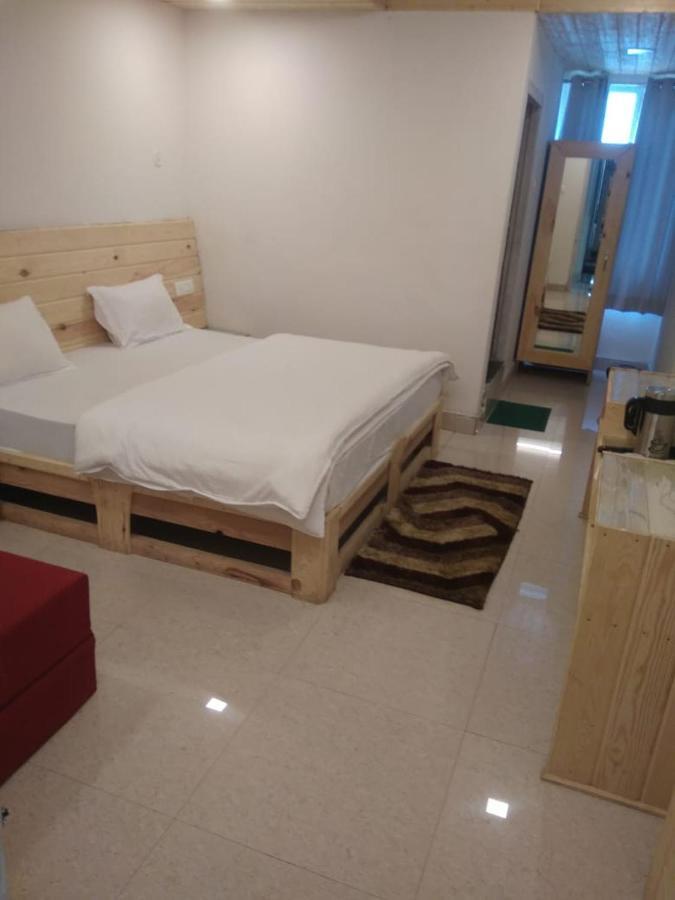 Hotel Charanpaduka Бадринат Екстериор снимка