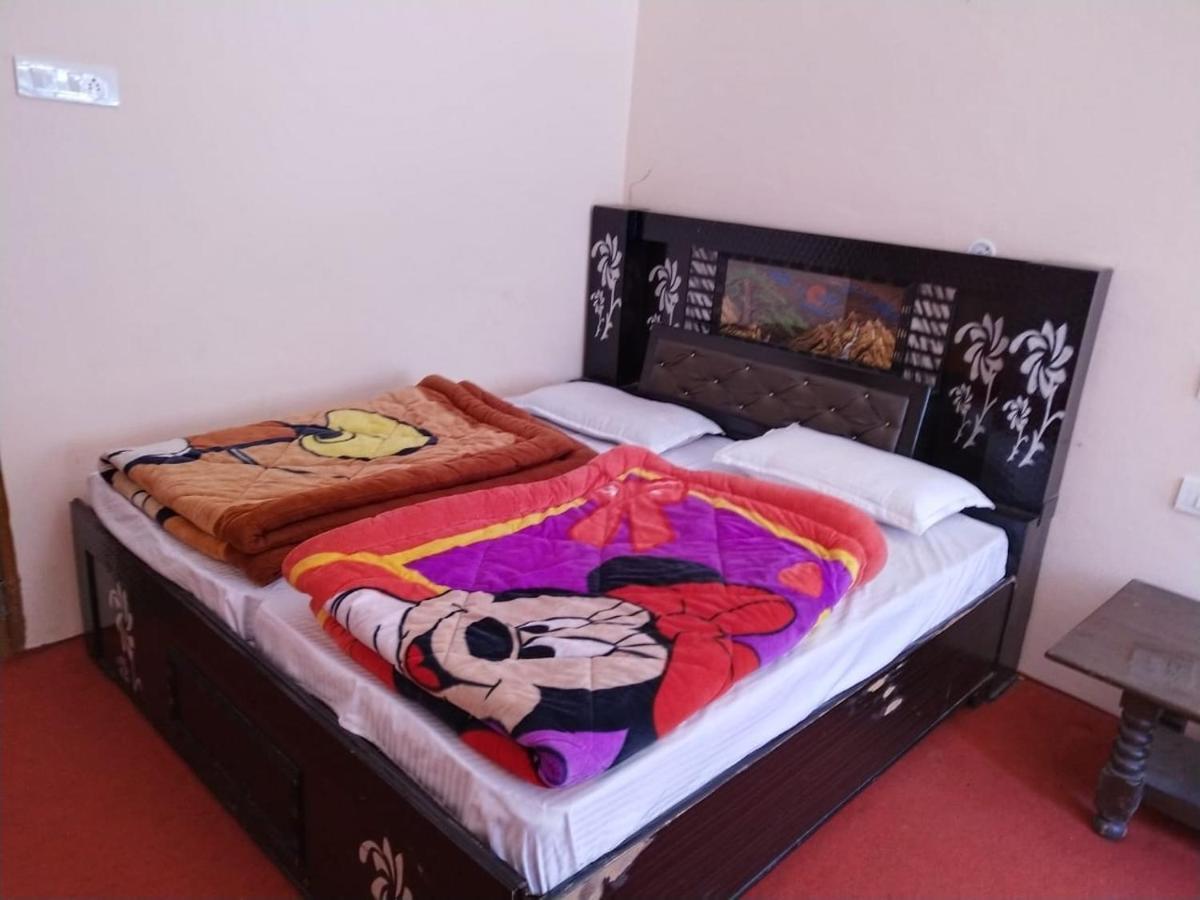Hotel Charanpaduka Бадринат Екстериор снимка