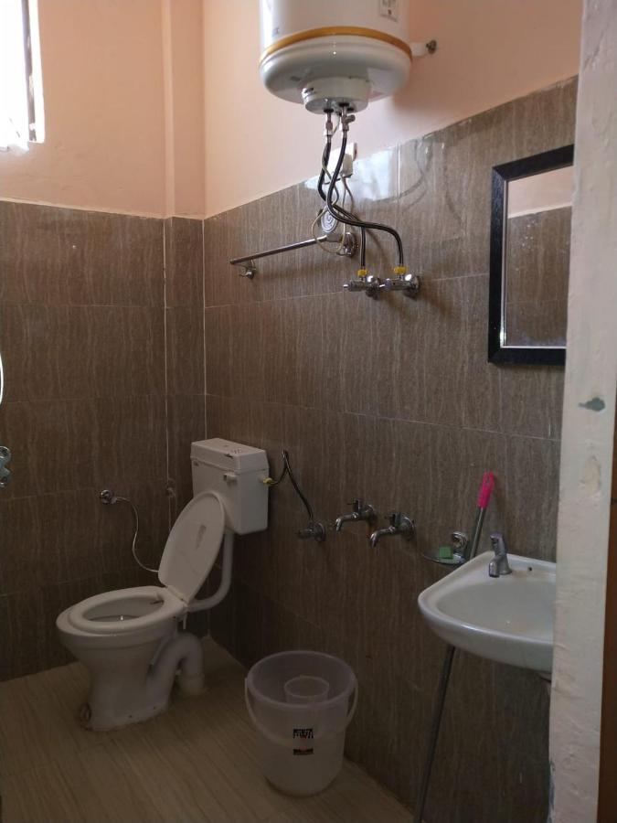 Hotel Charanpaduka Бадринат Екстериор снимка