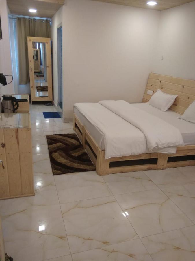 Hotel Charanpaduka Бадринат Екстериор снимка